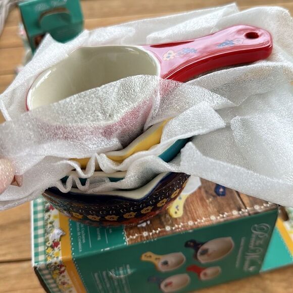 Pioneer Women S&P Shaker & Measuring Cups Bundle - Picture 4 of 6